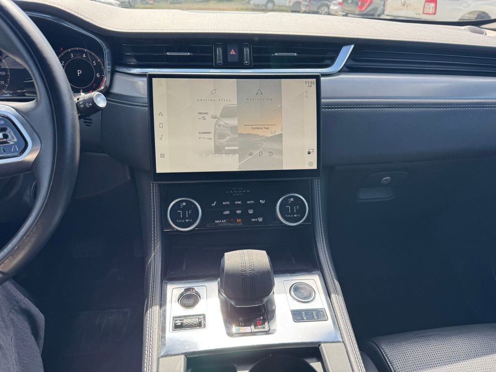 Used 2025 Jaguar F-PACE R-Dynamic S image 12