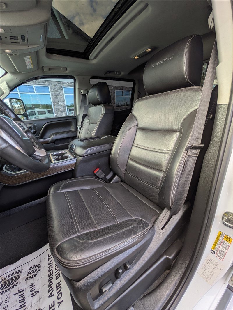 Used 2019 GMC Sierra 3500 Denali AWD/4WD image 18