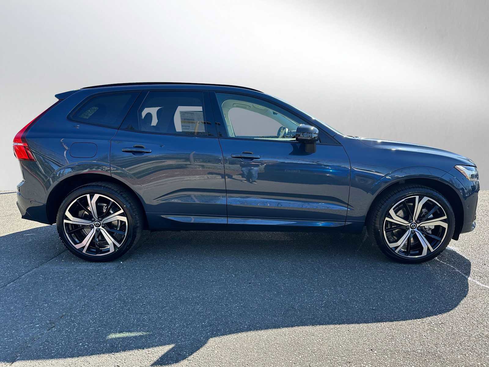 New 2025 Volvo XC60 B5 Ultra w/ Protection Package Premier image 6