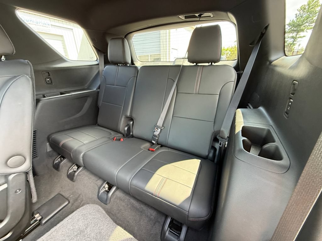 Used 2023 Chevrolet Traverse RS AWD/4WD image 27