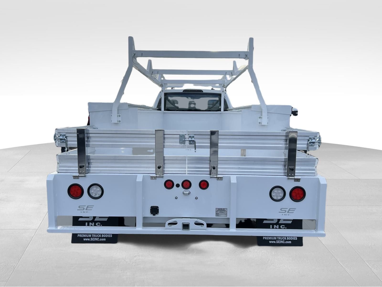 Used 2024 Ford F550 2WD Regular Cab Super Duty image 7