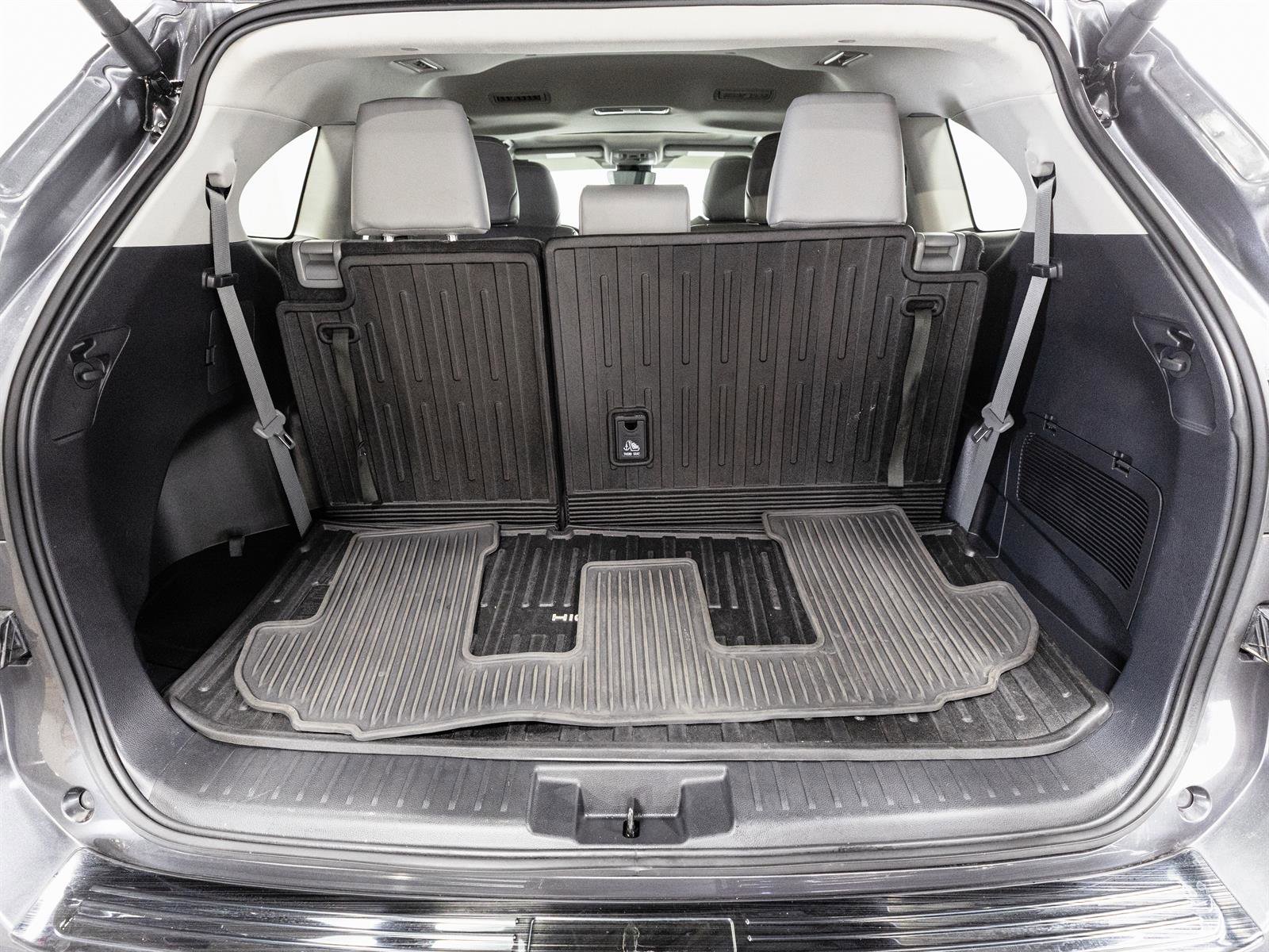 Certified 2025 Toyota Highlander XLE image 12