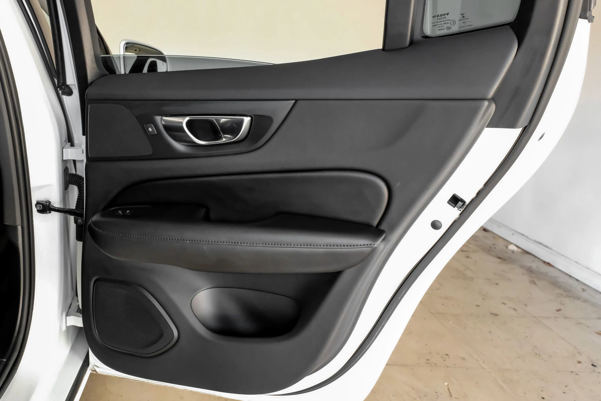 Used 2020 Volvo S60 T5 Momentum image 41