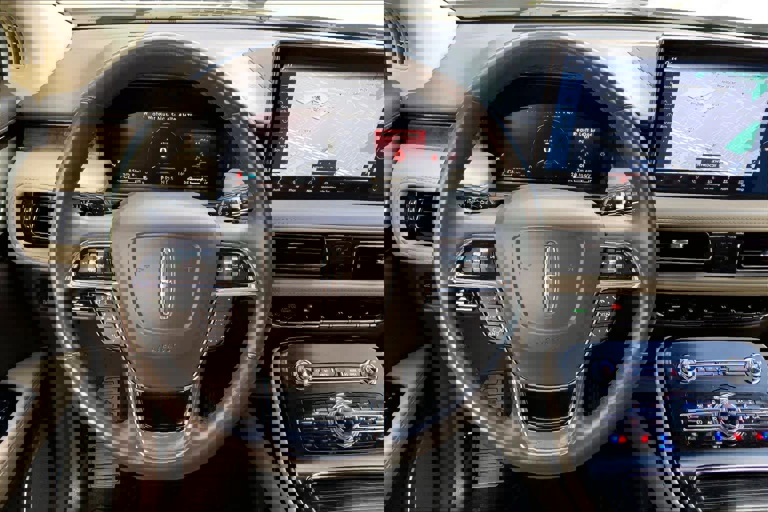 Used 2021 Lincoln Nautilus Reserve w/ Equipment Group 202A image 6