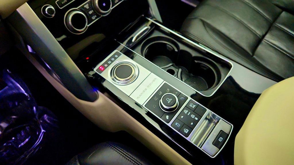 Used 2016 Land Rover Range Rover HSE image 17