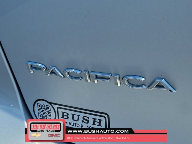 Used 2024 Chrysler Pacifica Touring-L FWD image 7