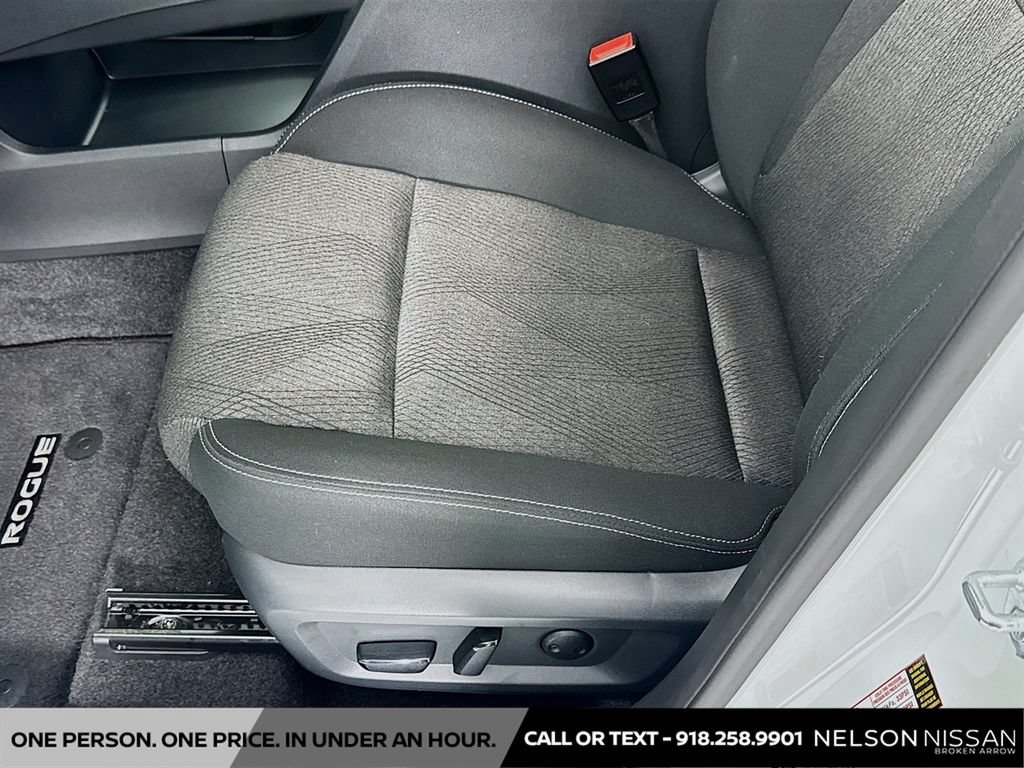 Certified 2026 Nissan Rogue SV FWD image 18