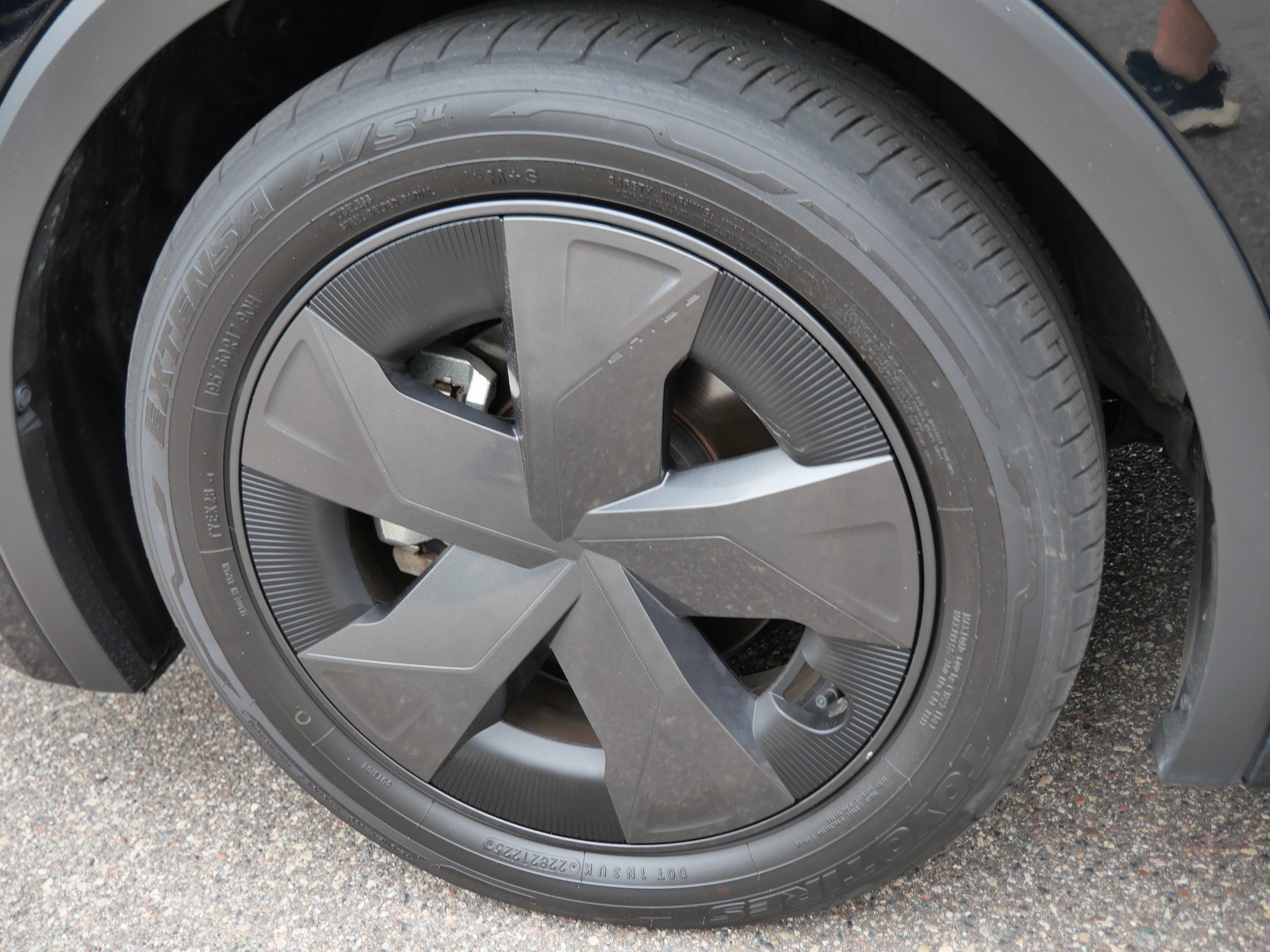 Certified 2025 Toyota Prius LE FWD image 16