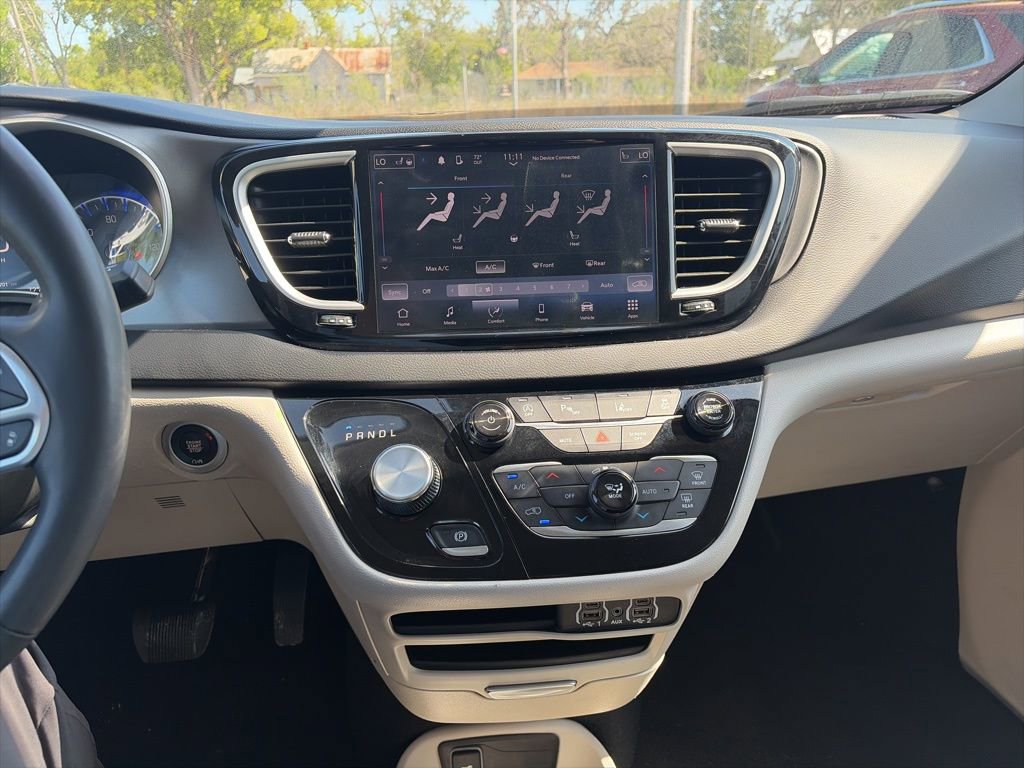 Used 2024 Chrysler Pacifica Touring-L image 19