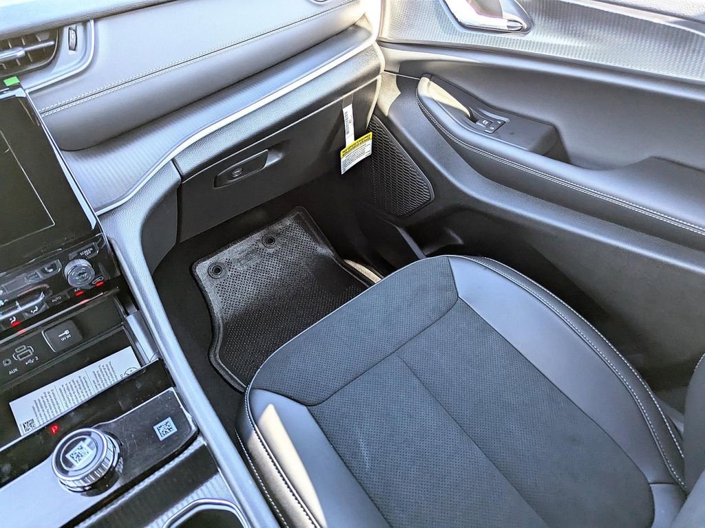 New 2025 Jeep Grand Cherokee L Laredo RWD image 26