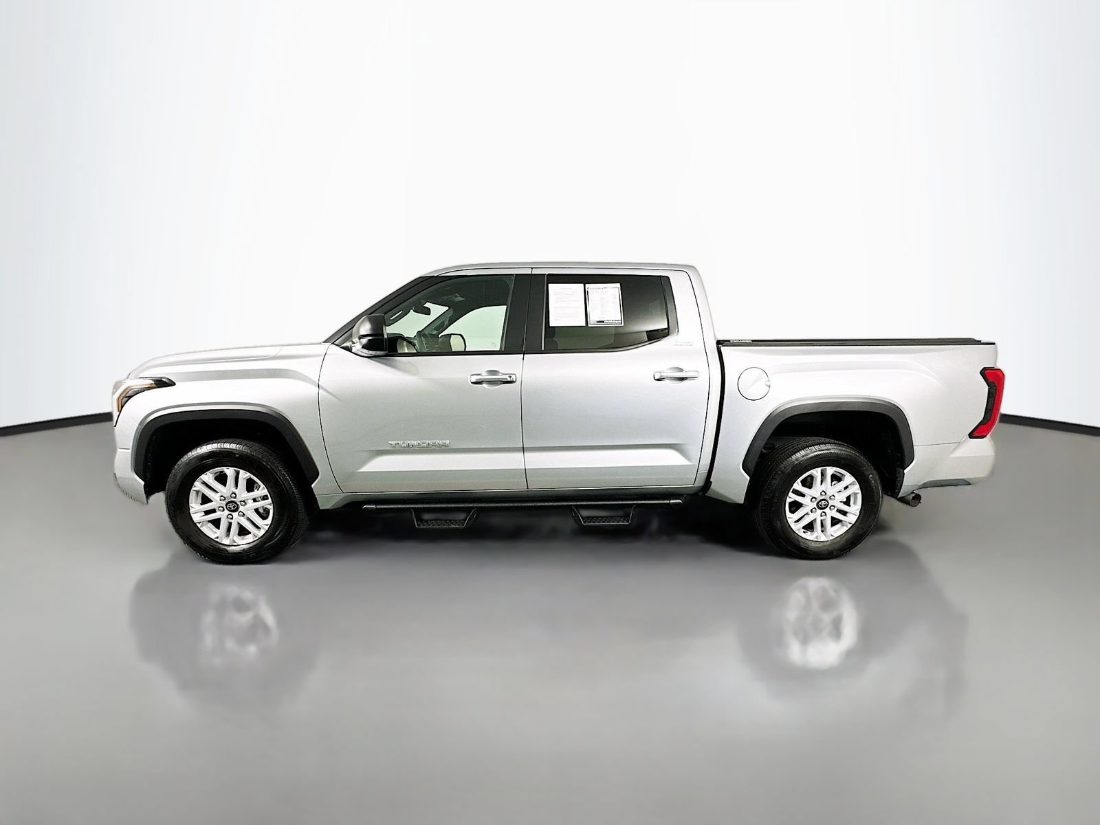 Used 2025 Toyota Tundra SR5 w/ SR5 Premium Package AWD/4WD image 4