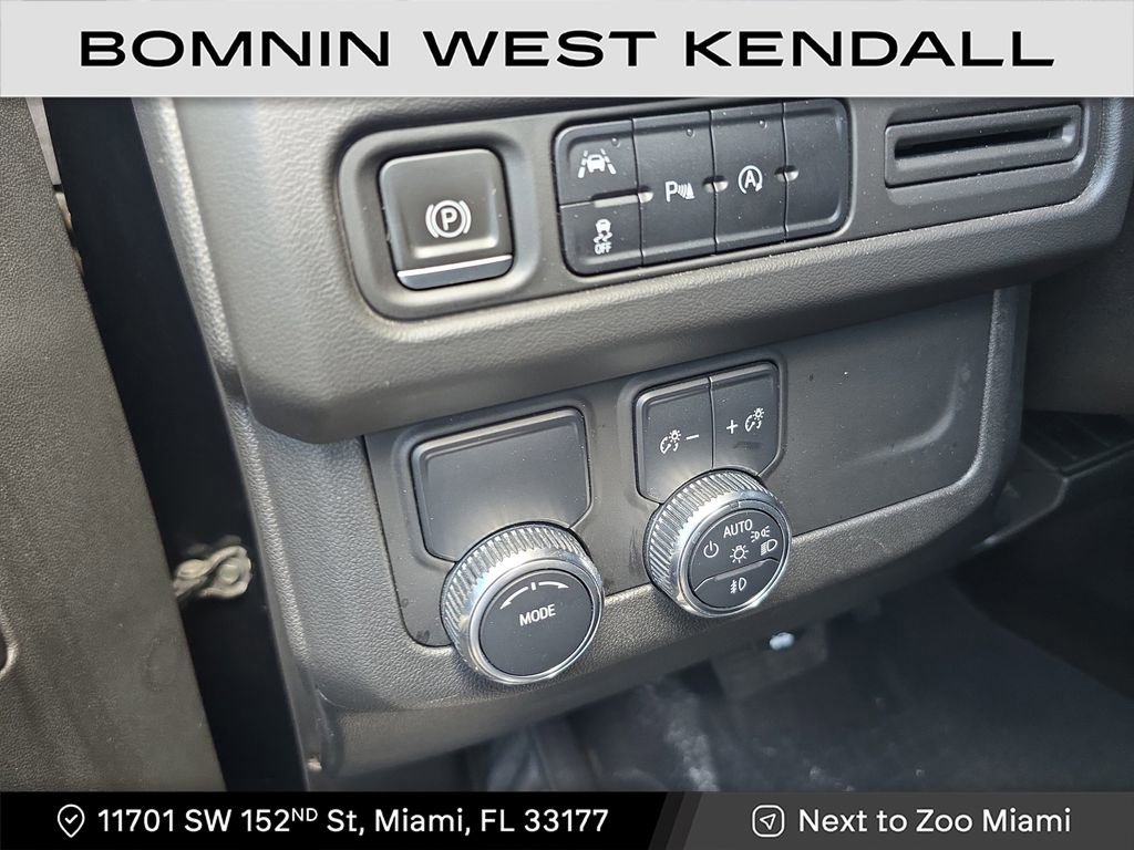 Used 2023 GMC Yukon XL SLT image 14