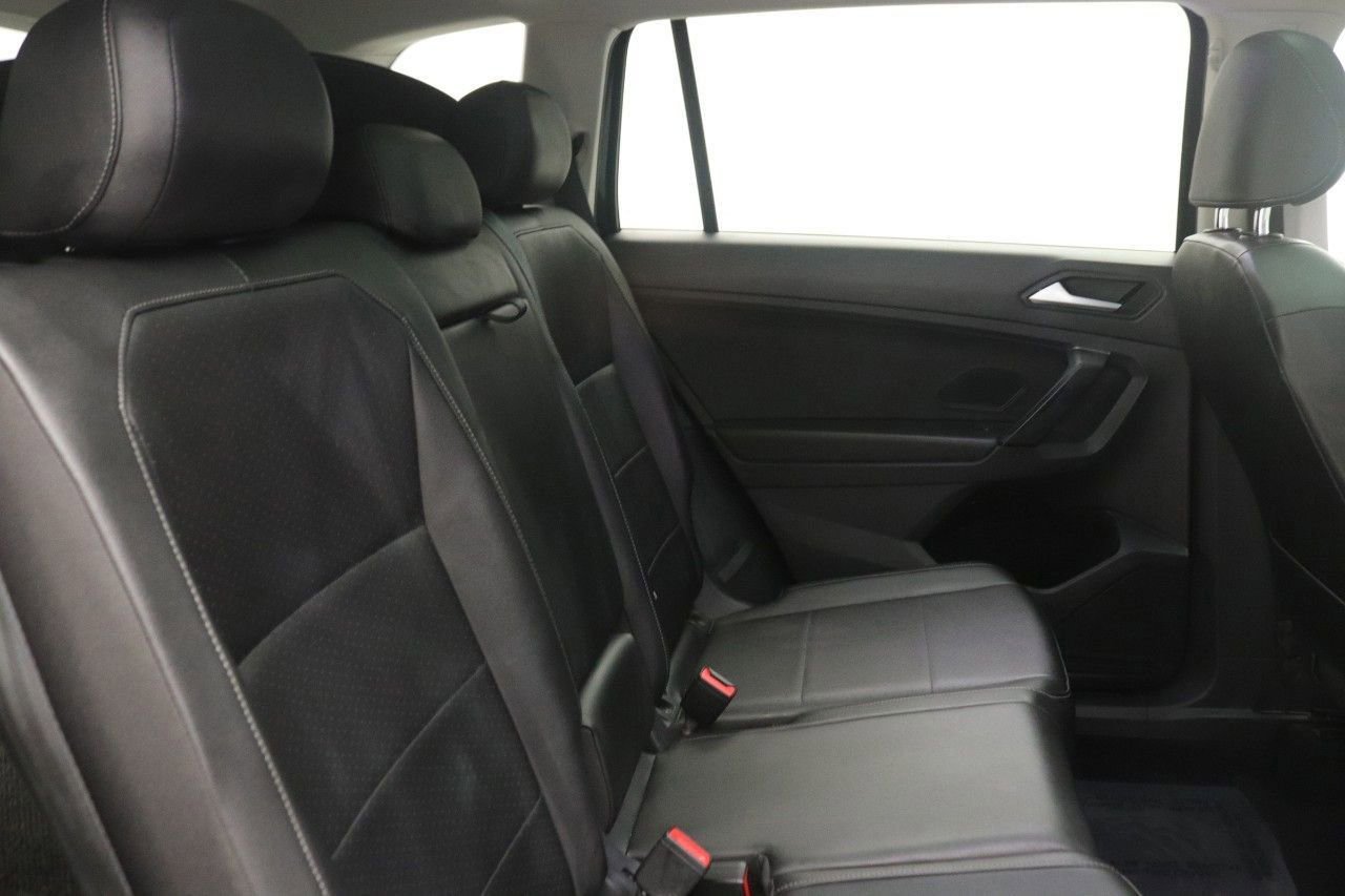 Used 2019 Volkswagen Tiguan SEL image 32