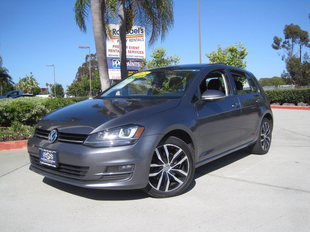 Used 2015 Volkswagen Golf S FWD image 1