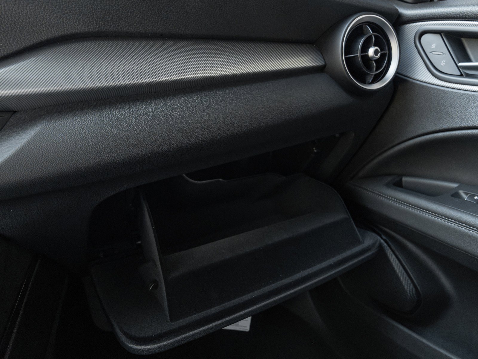 New 2024 Alfa Romeo Stelvio Veloce image 42