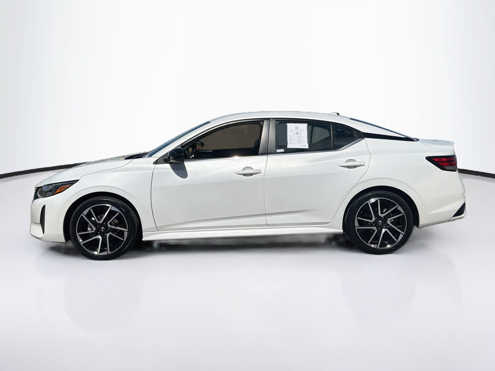 Used 2025 Nissan Sentra SR FWD image 4