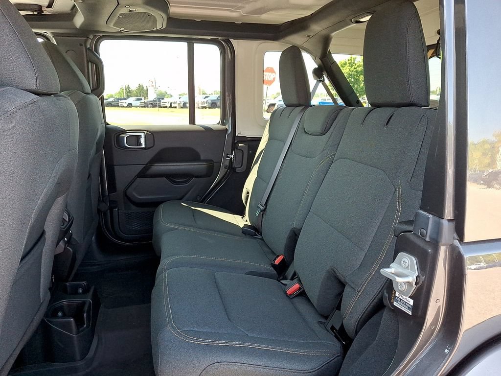Used 2025 Jeep Wrangler Unlimited Sahara w/ Safety Group AWD/4WD image 11