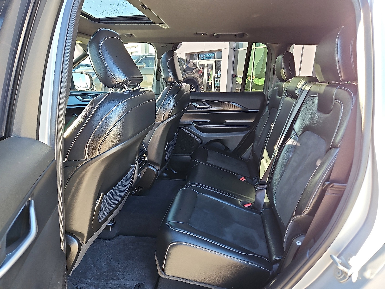 Used 2024 Jeep Grand Cherokee Altitude image 9