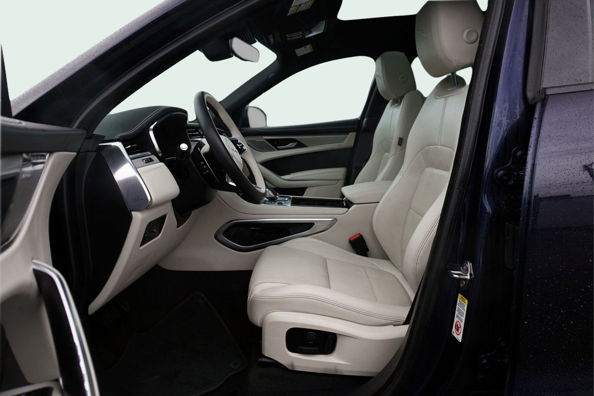 Used 2025 Jaguar F-PACE R-Dynamic S image 17