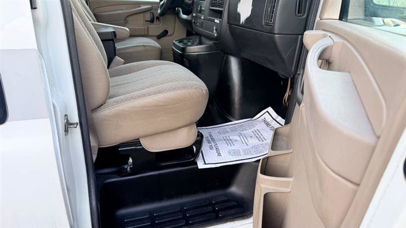Used 2011 Chevrolet Express 2500 RWD image 12