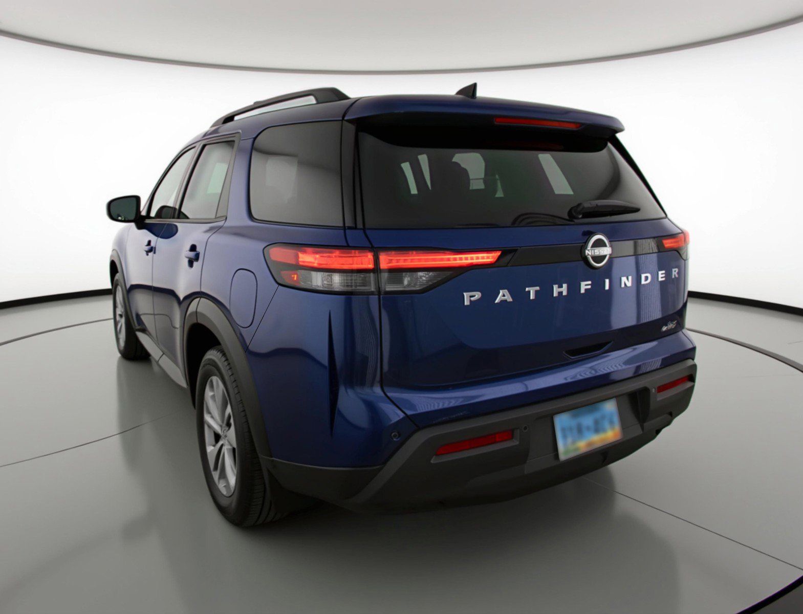 Used 2025 Nissan Pathfinder SV image 6