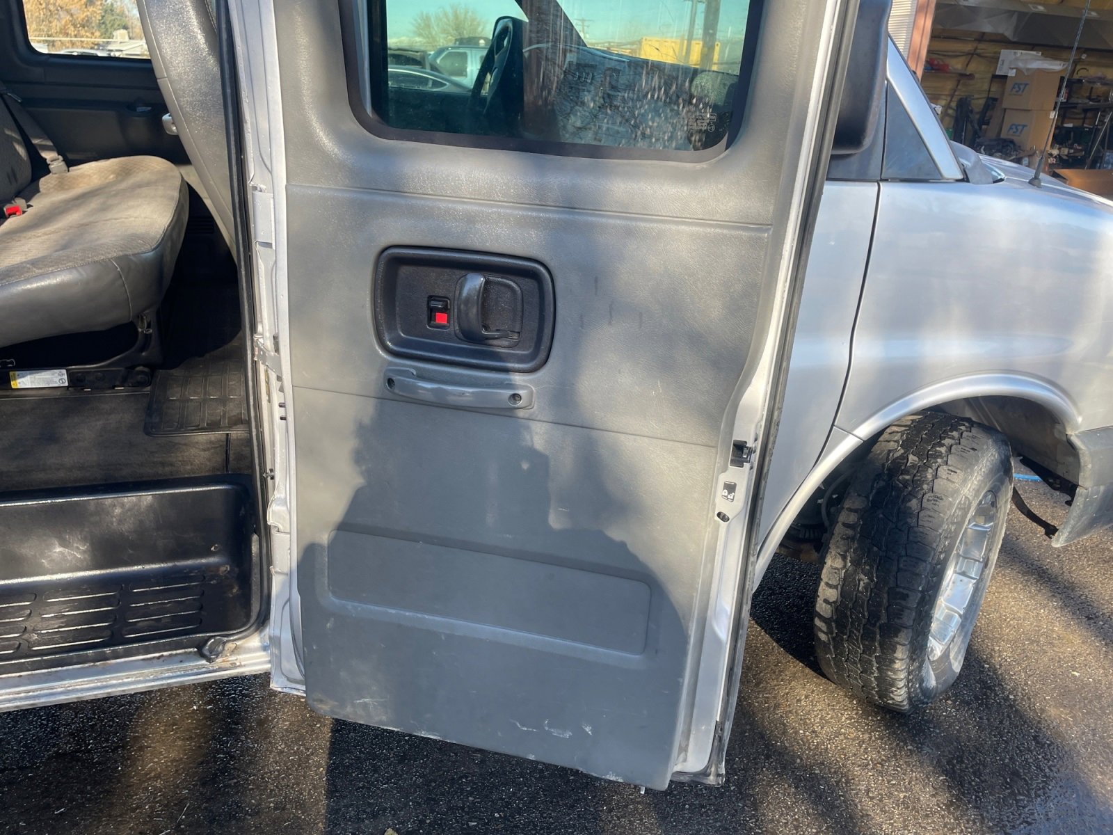 Used 2011 Chevrolet Express 2500 LS image 27