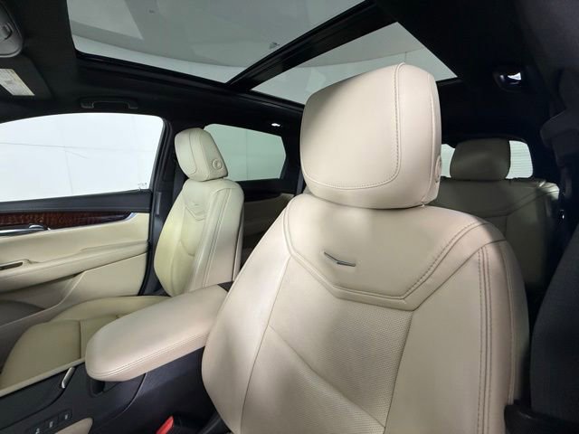 Used 2018 Cadillac XT5 Luxury w/ Driver Awareness Package AWD/4WD image 36