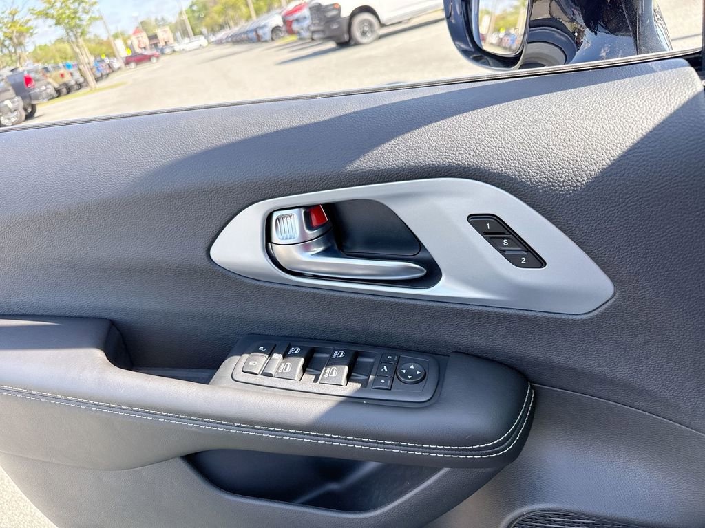 New 2026 Chrysler Pacifica Limited w/ Trailer Tow Group image 13