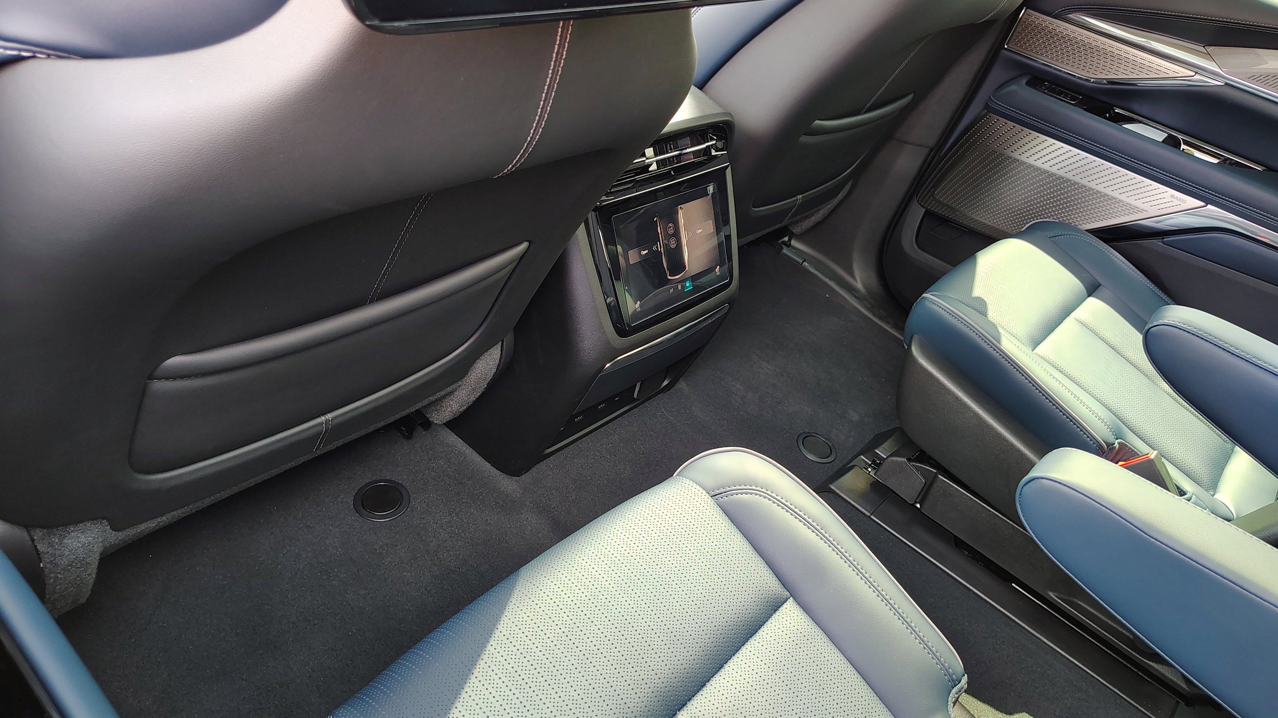 New 2025 Cadillac Escalade IQ Luxury 2 image 35