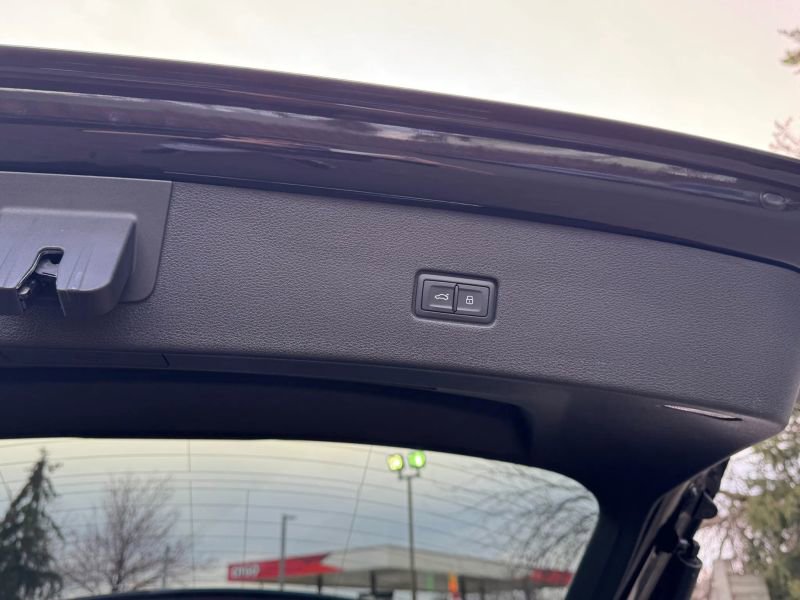 Used 2022 Audi Q8 Premium w/ Convenience Package image 28