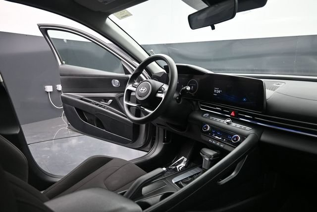 Used 2024 Hyundai Elantra SEL FWD image 38