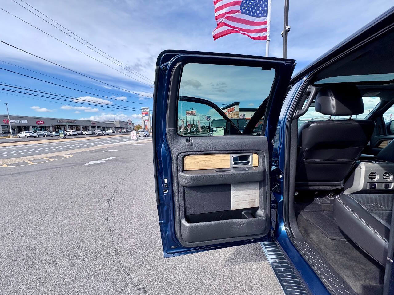 Used 2011 Ford F150 Lariat w/ Lariat Chrome Pkg image 25