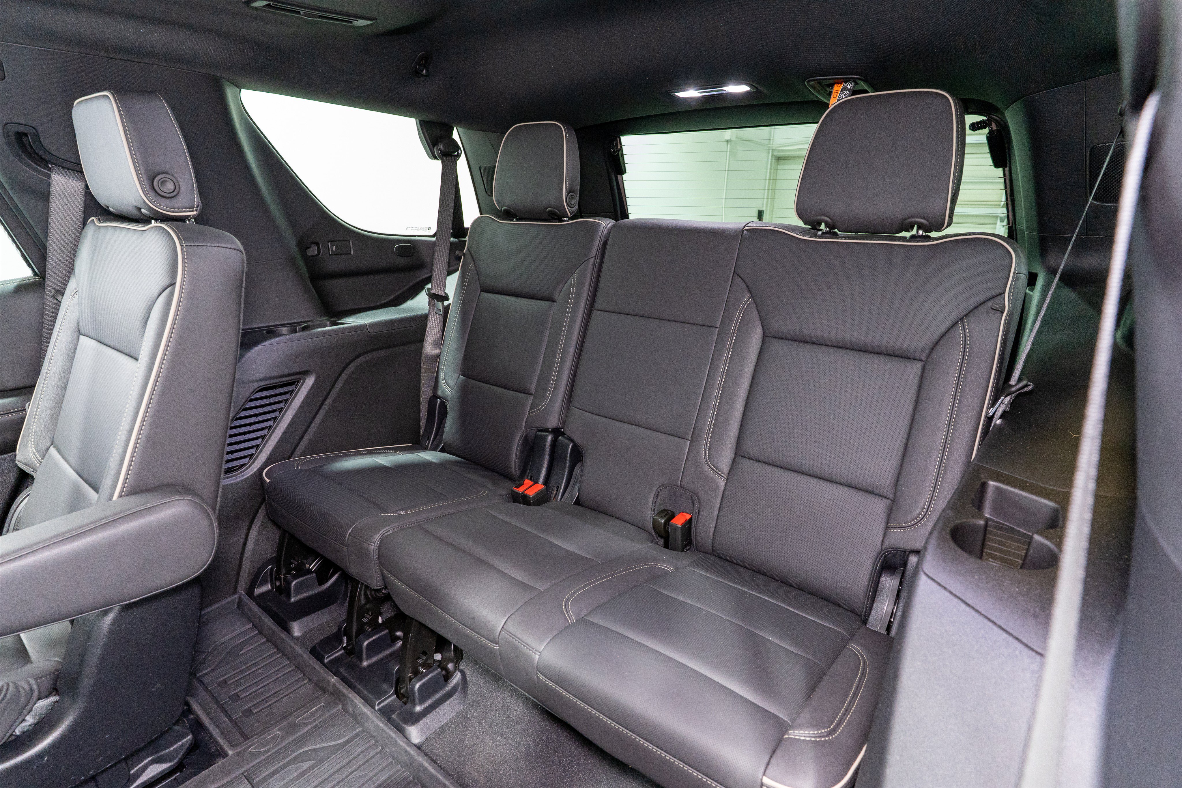 Used 2025 GMC Yukon Elevation w/ Elevation Premium Package AWD/4WD image 35