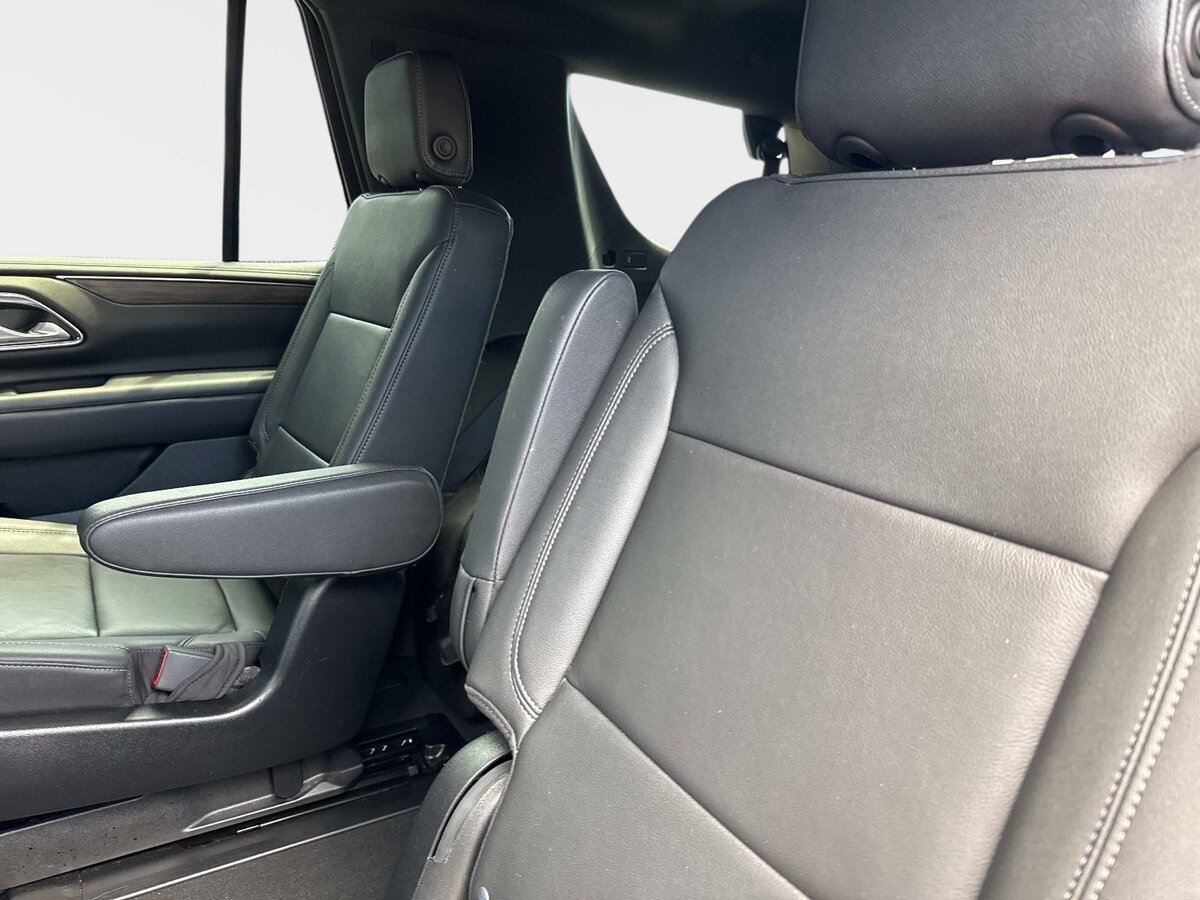 Used 2022 Chevrolet Tahoe Z71 w/ Luxury Package AWD/4WD image 12