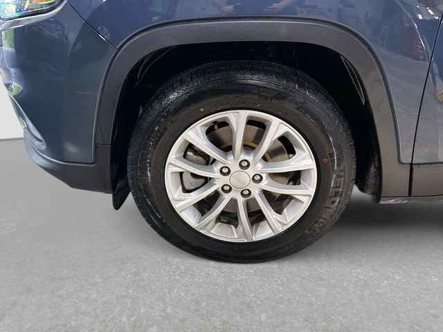 Used 2021 Jeep Cherokee Latitude FWD image 10