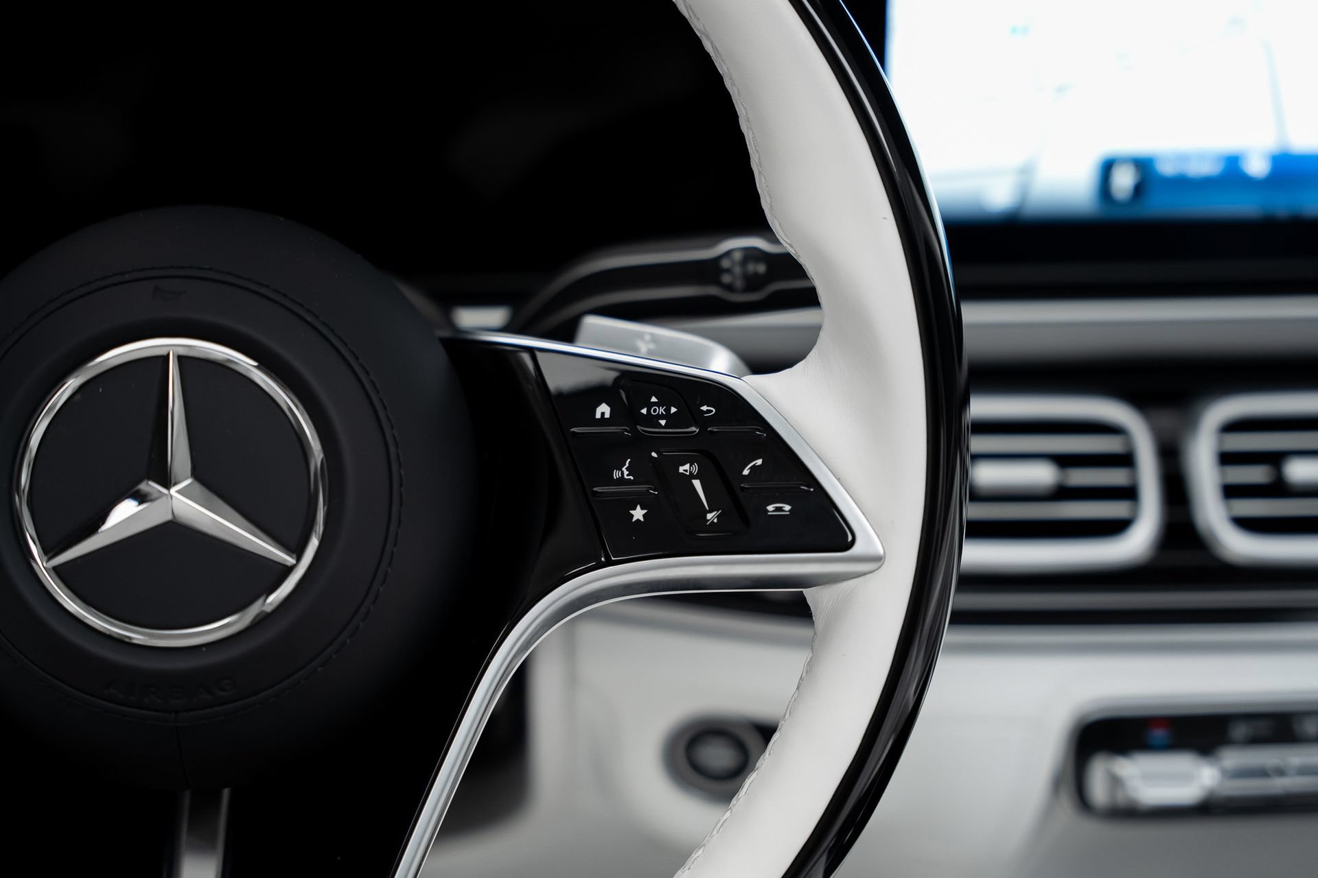 Used 2025 Mercedes-Benz Maybach GLS 600 4MATIC image 47