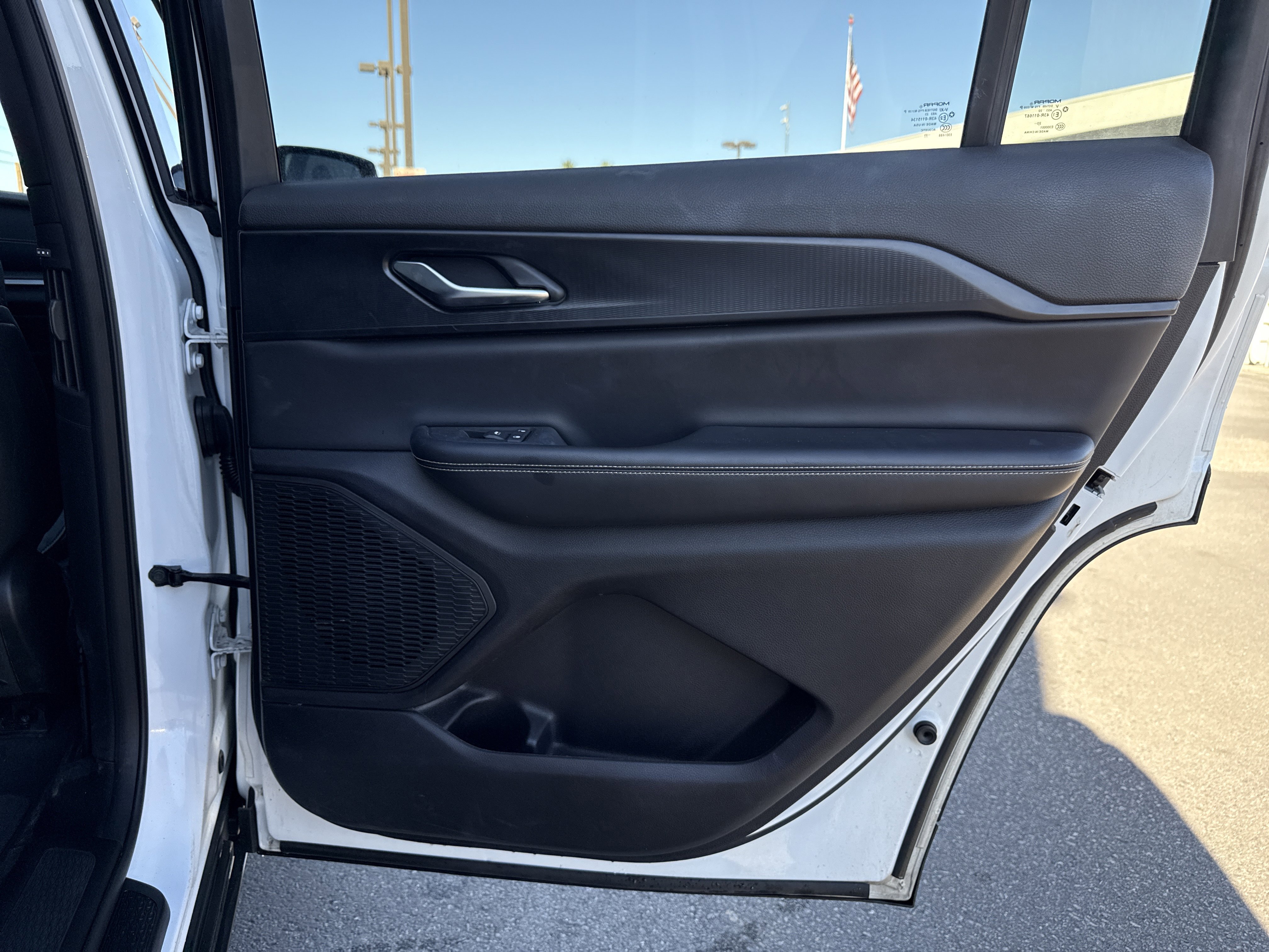 Used 2023 Jeep Grand Cherokee L Laredo image 47