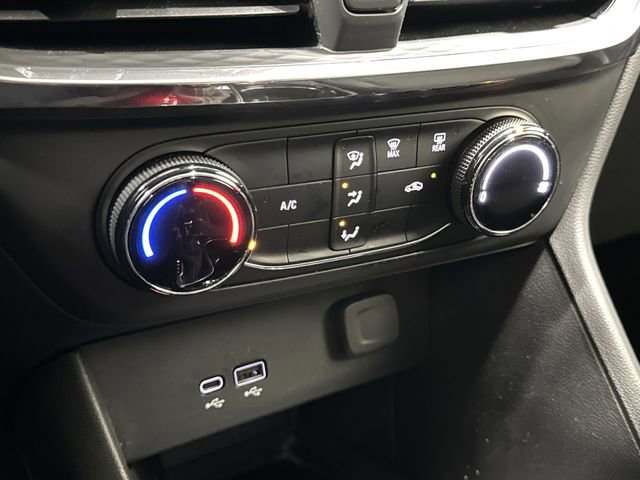Certified 2025 Buick Encore GX Preferred FWD image 19