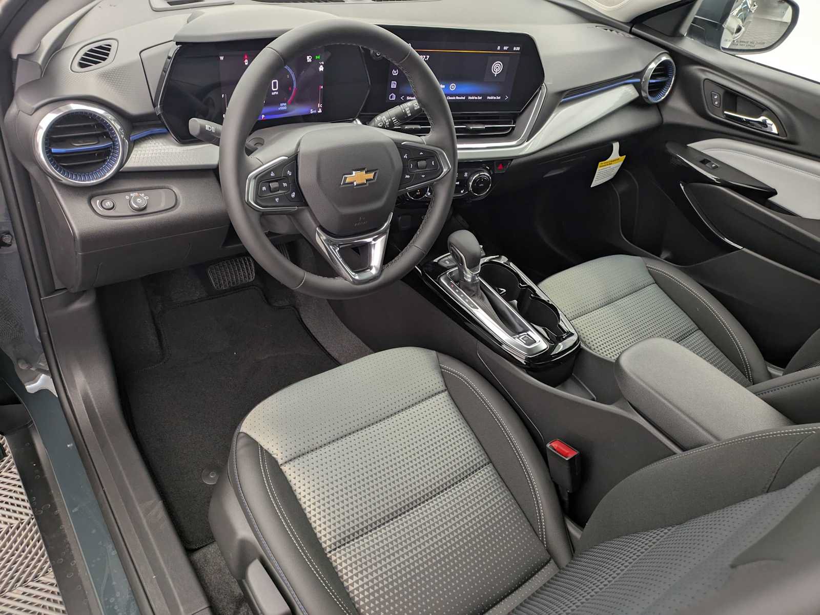 New 2026 Chevrolet Trax LT w/ Driver Confidence Package FWD image 2