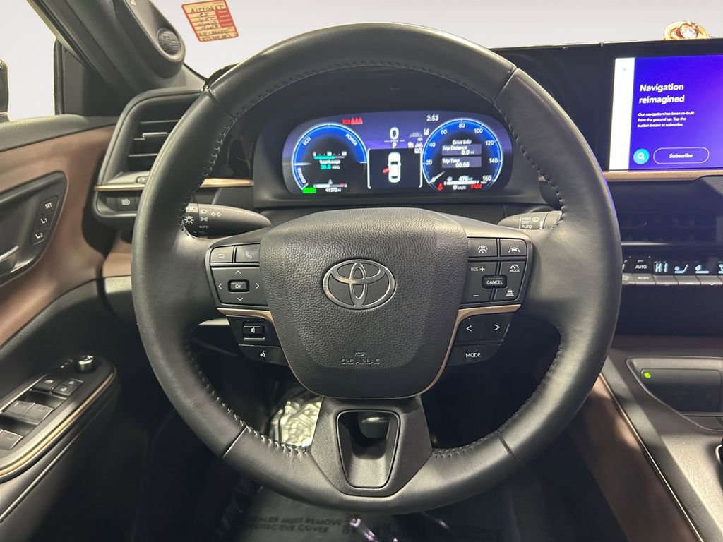 Used 2023 Toyota Crown Limited image 14