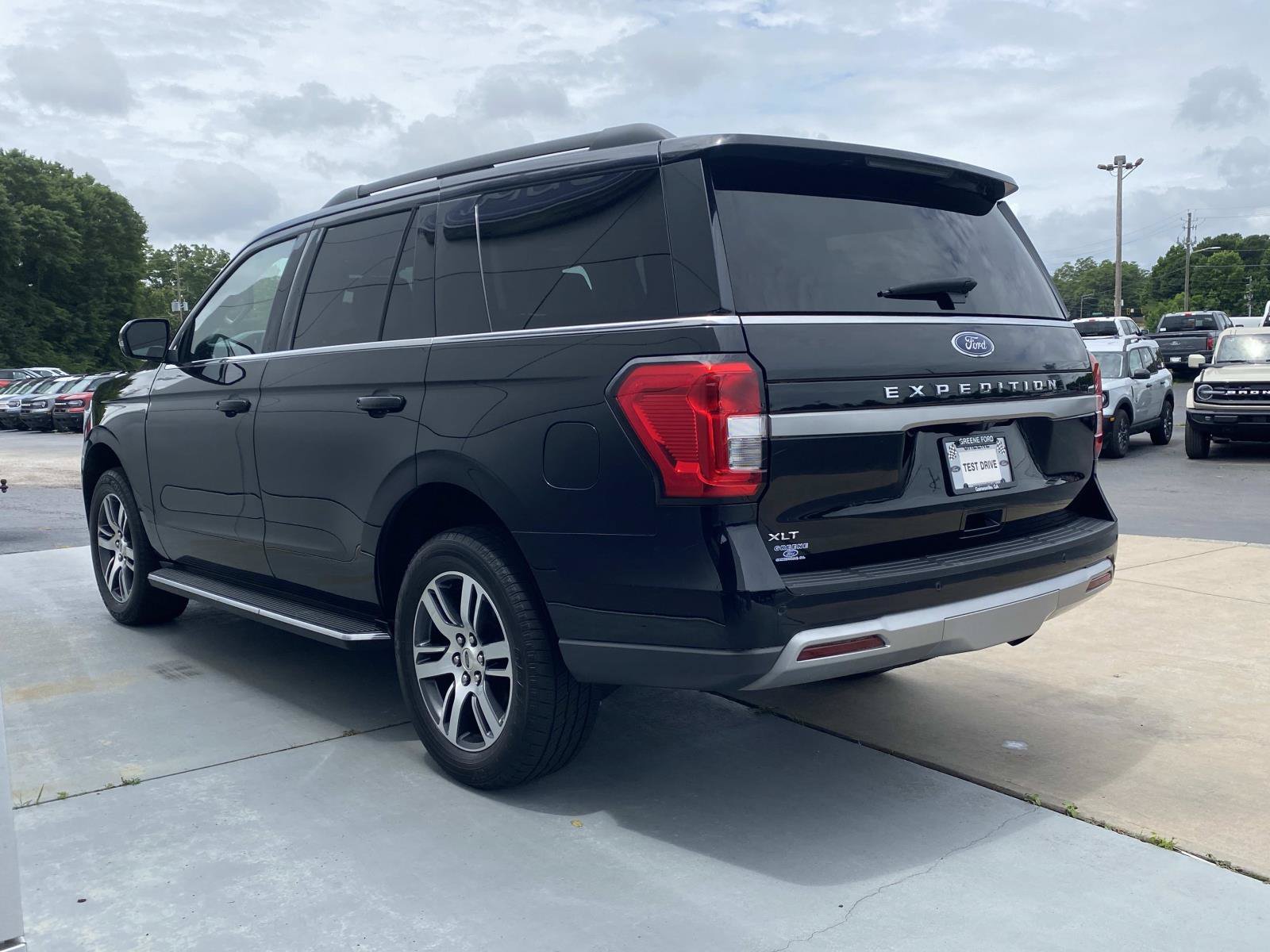 Used 2023 Ford Expedition XLT AWD/4WD image 9