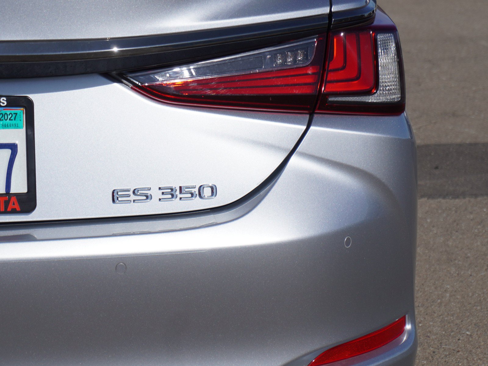 Used 2023 Lexus ES 350 F Sport w/ Accessory Package (Z2) FWD image 11