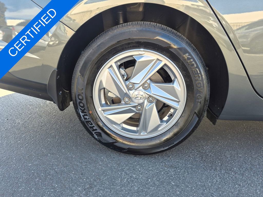 Used 2025 Hyundai Elantra SE image 9