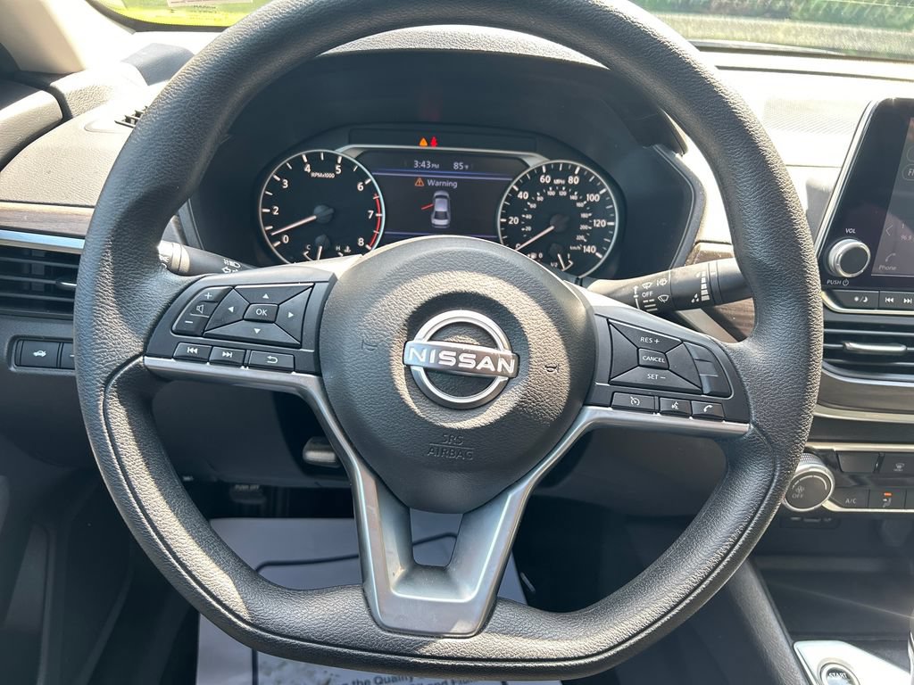 Used 2025 Nissan Altima 2.5 SV FWD image 17