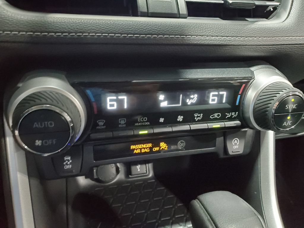 Used 2020 Toyota RAV4 XLE AWD/4WD image 30