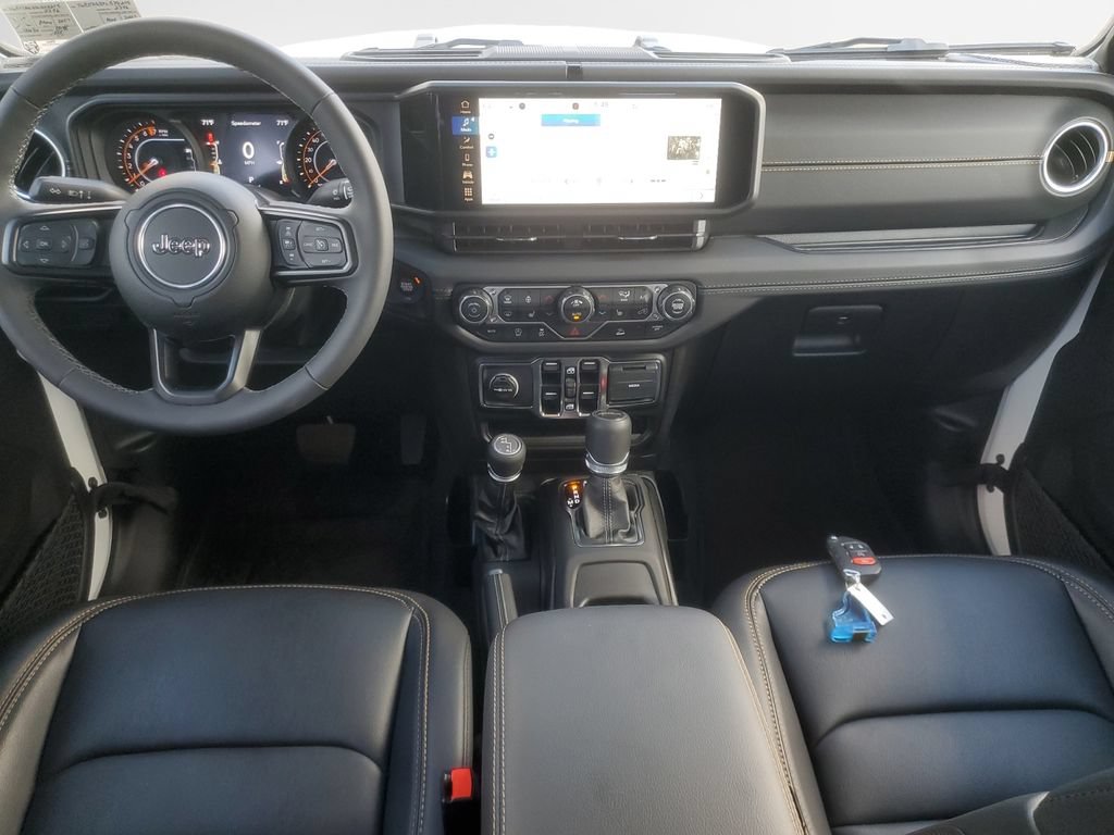 Used 2025 Jeep Gladiator Mojave AWD/4WD image 22