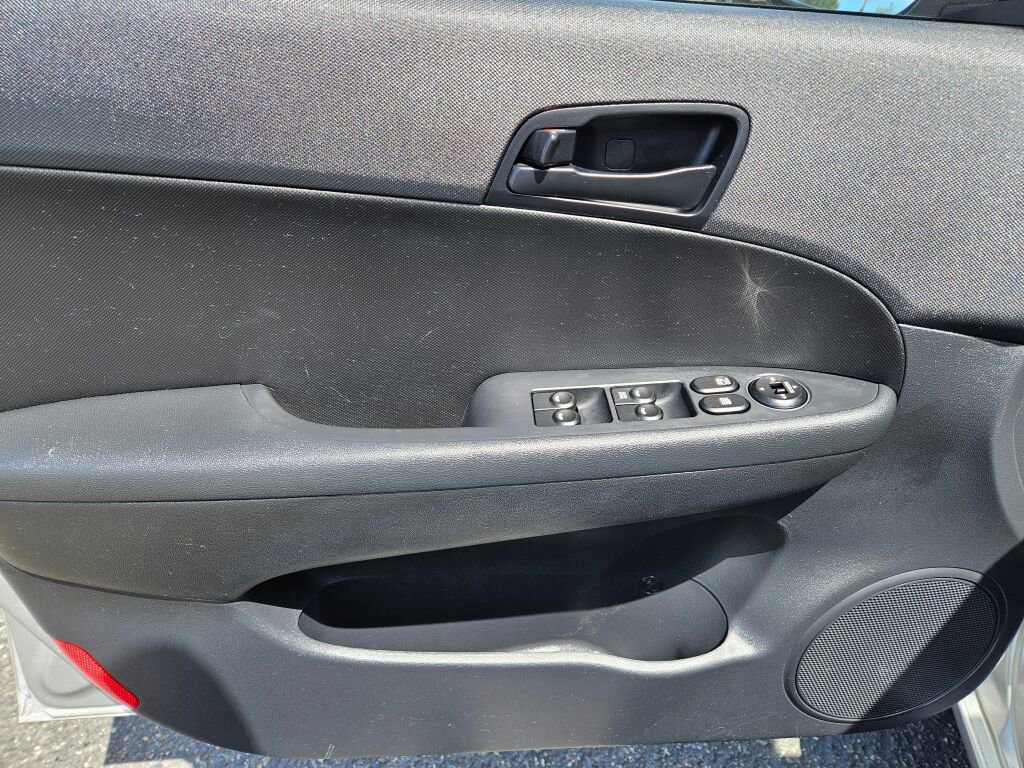Used 2012 Hyundai Elantra GLS FWD image 17