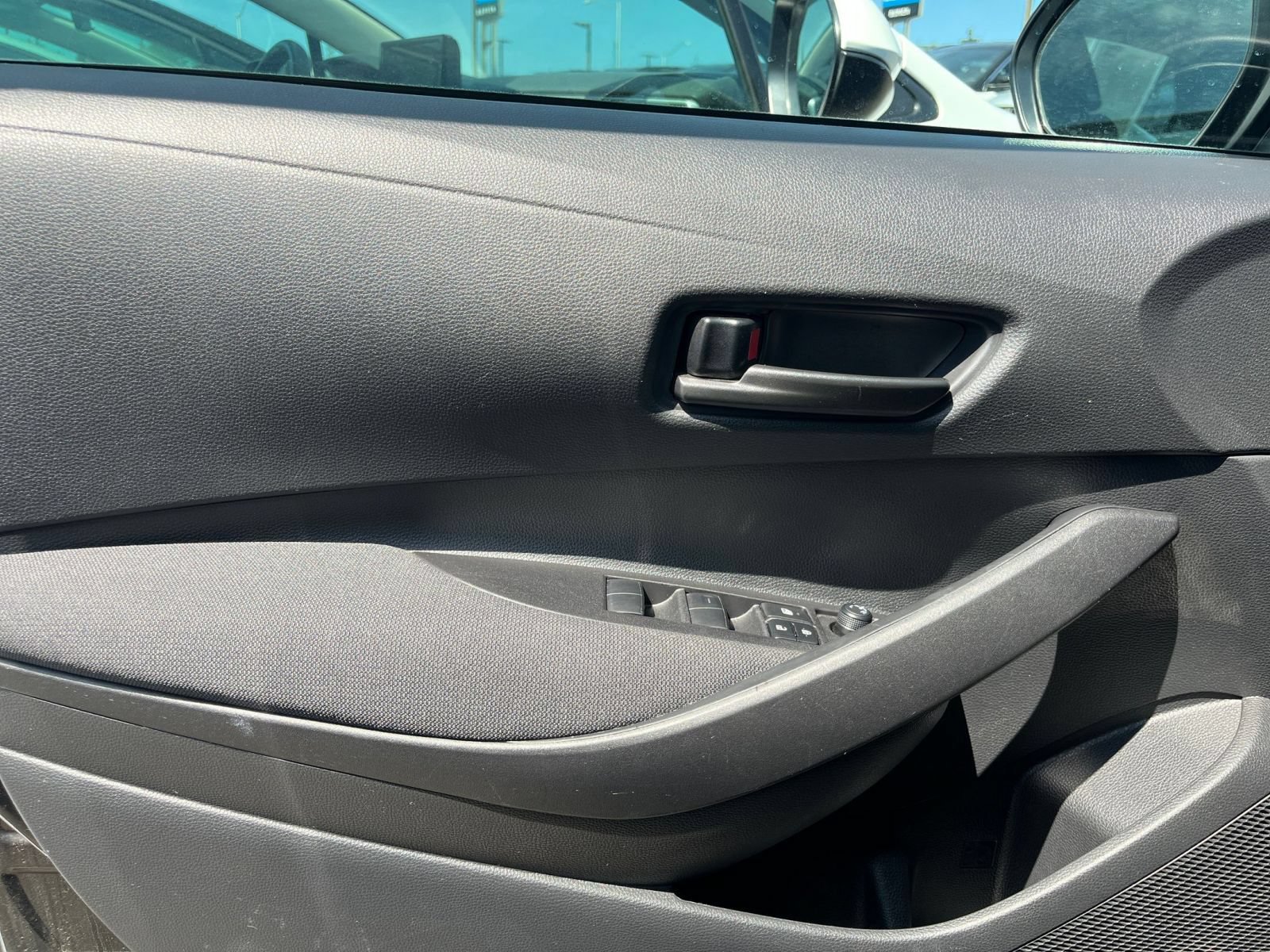 Used 2025 Toyota Corolla LE FWD image 18