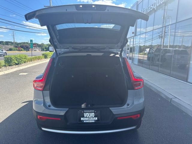 Certified 2025 Volvo XC40 B5 Core AWD/4WD image 11
