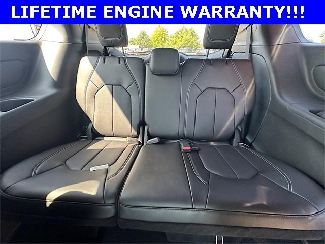 New 2026 Chrysler Pacifica Select image 16